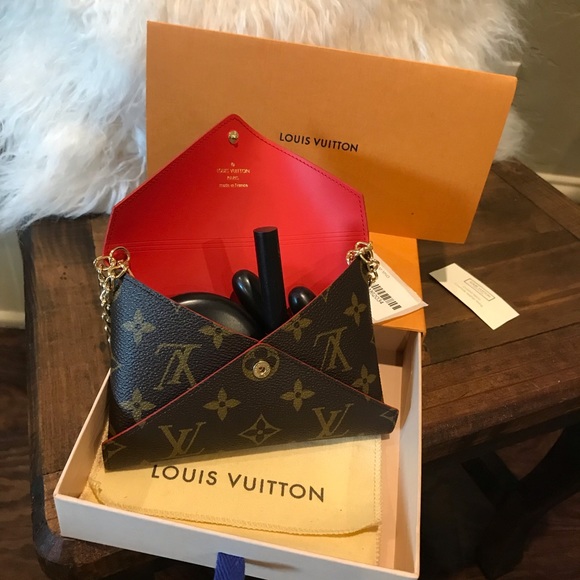 Louis Vuitton Handbags - 👜💥HP💥Pochette “MM” Kirigami